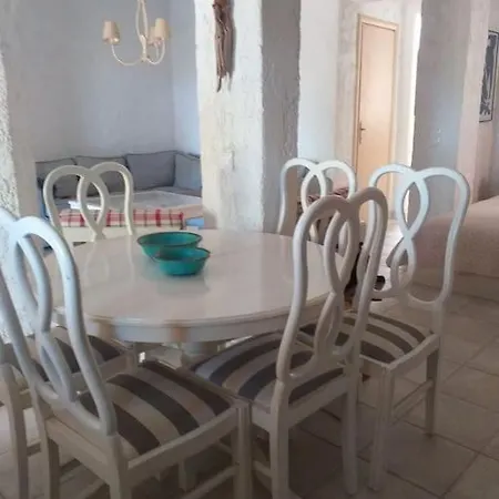 Matoula & Zoran's House בית נופש ניקיטי